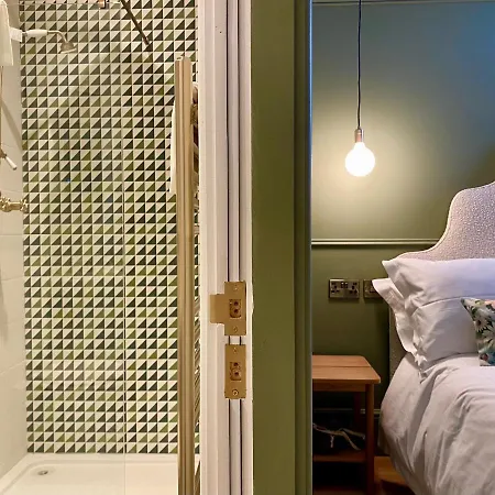 Railway House By Chateau Anna