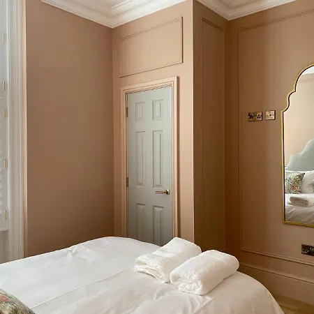 Railway House By Chateau Anna Aparthotel York