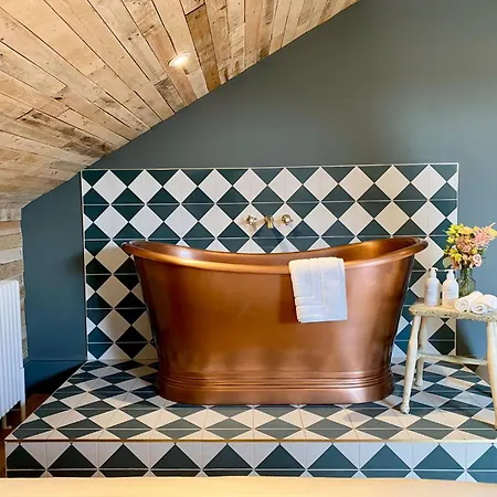 Aparthotel Railway House By Chateau Anna