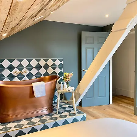 Aparthotel Railway House By Chateau Anna