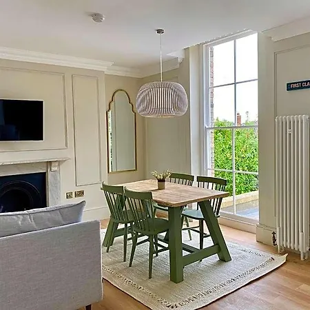 Ξενοδοχείο με διαμερίσματα Railway House York, Centre - Free Parking 4*
