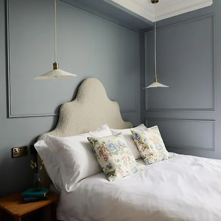 Railway House By Chateau Anna