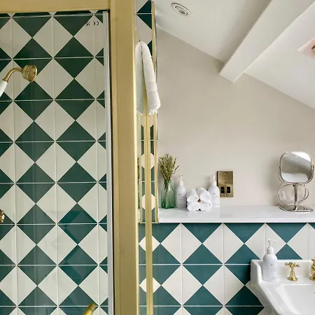 Railway House By Chateau Anna 4* Йорк