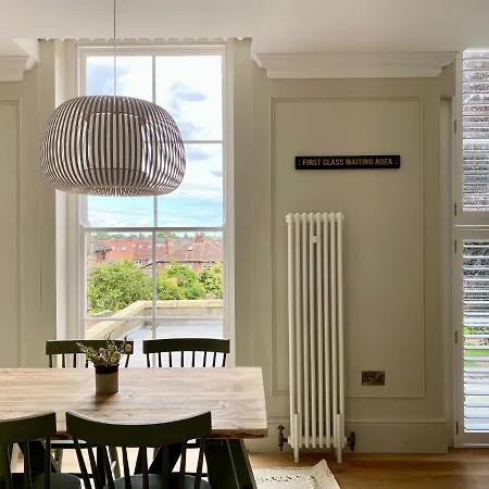 Railway House By Chateau Anna Йорк