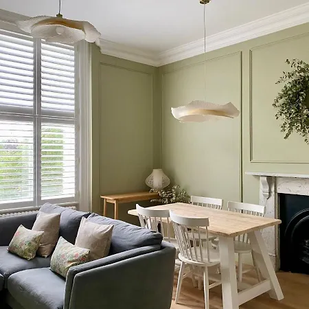 Апарт-отель Railway House By Chateau Anna