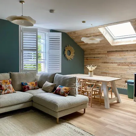 Railway House By Chateau Anna Йорк