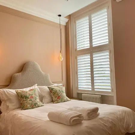 Railway House By Chateau Anna