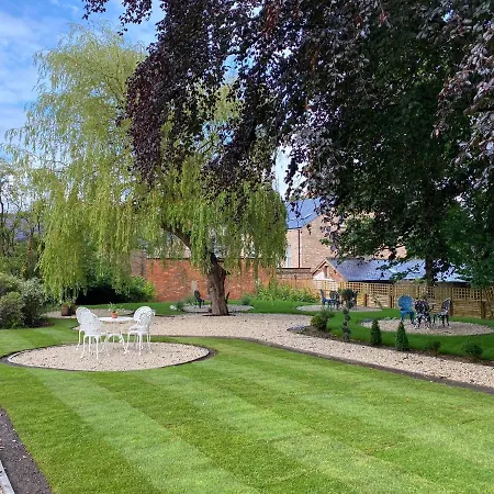 Railway House By Chateau Anna