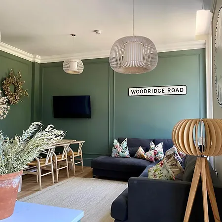 Railway House By Chateau Anna Йорк