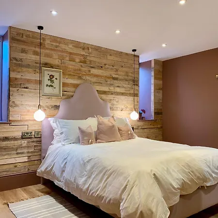 Railway House By Chateau Anna Йорк