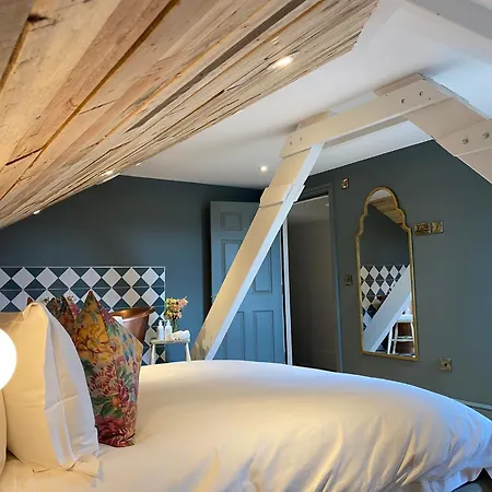 Railway House By Chateau Anna 4* Йорк