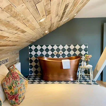 Апарт-отель Railway House By Chateau Anna 4*