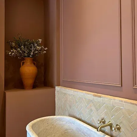 Railway House By Chateau Anna