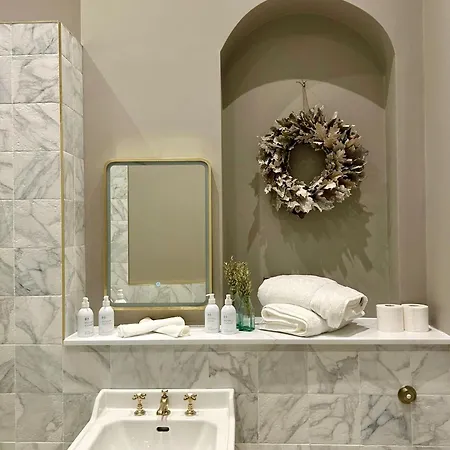 Railway House By Chateau Anna Йорк